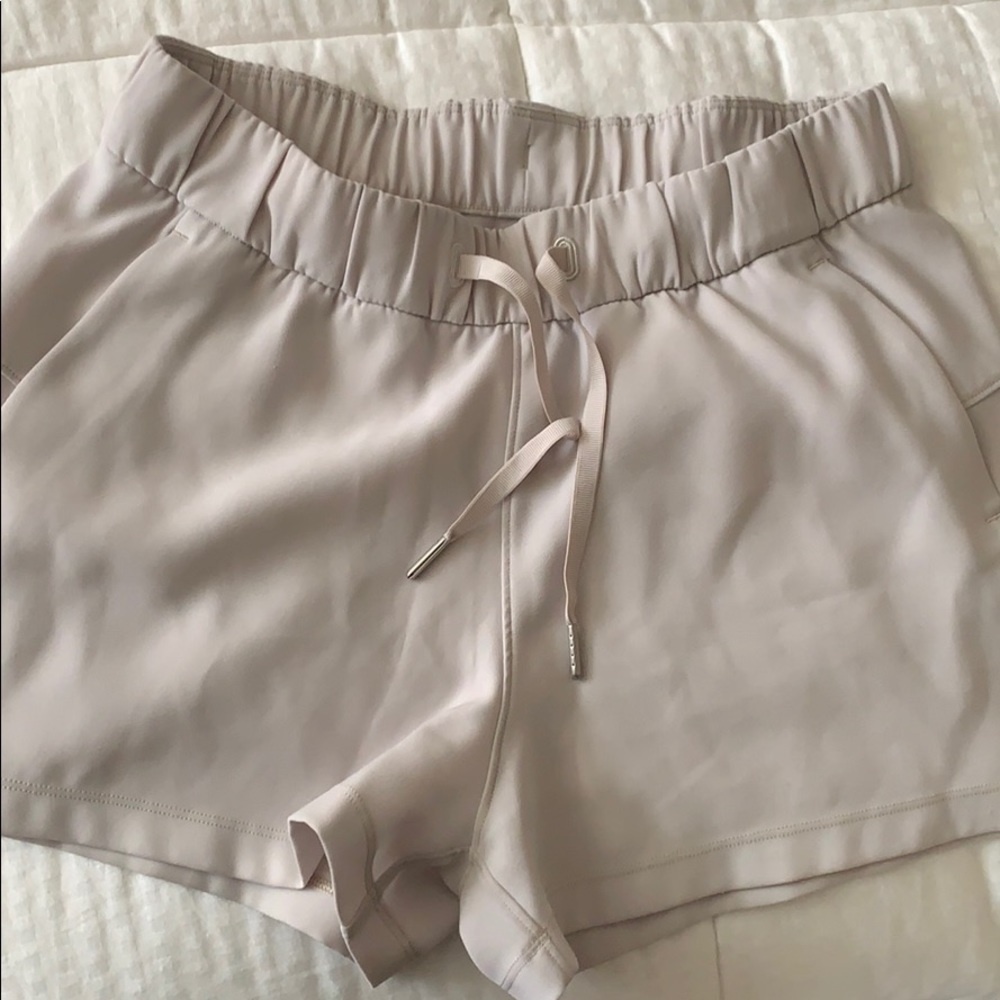 Lululemon On The Fly shorts - size 6 (cut out tag)